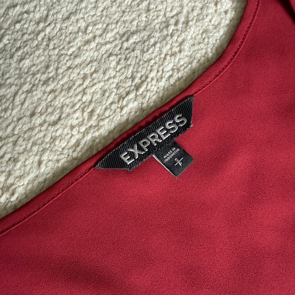 Express Red Ruffled Fitted Blouse - Picture 2 of 2